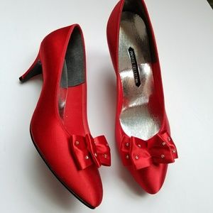 Beautiful Red Satin Silk Pumps Rhinestones Bow 7.5